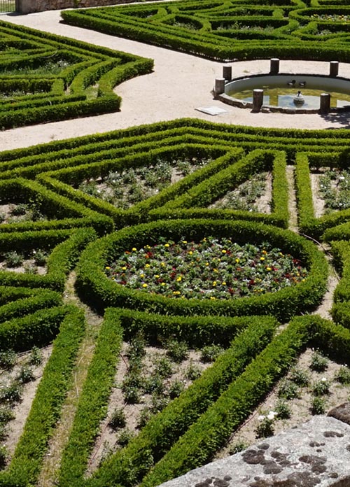 Rueda en los jardines de la corte real